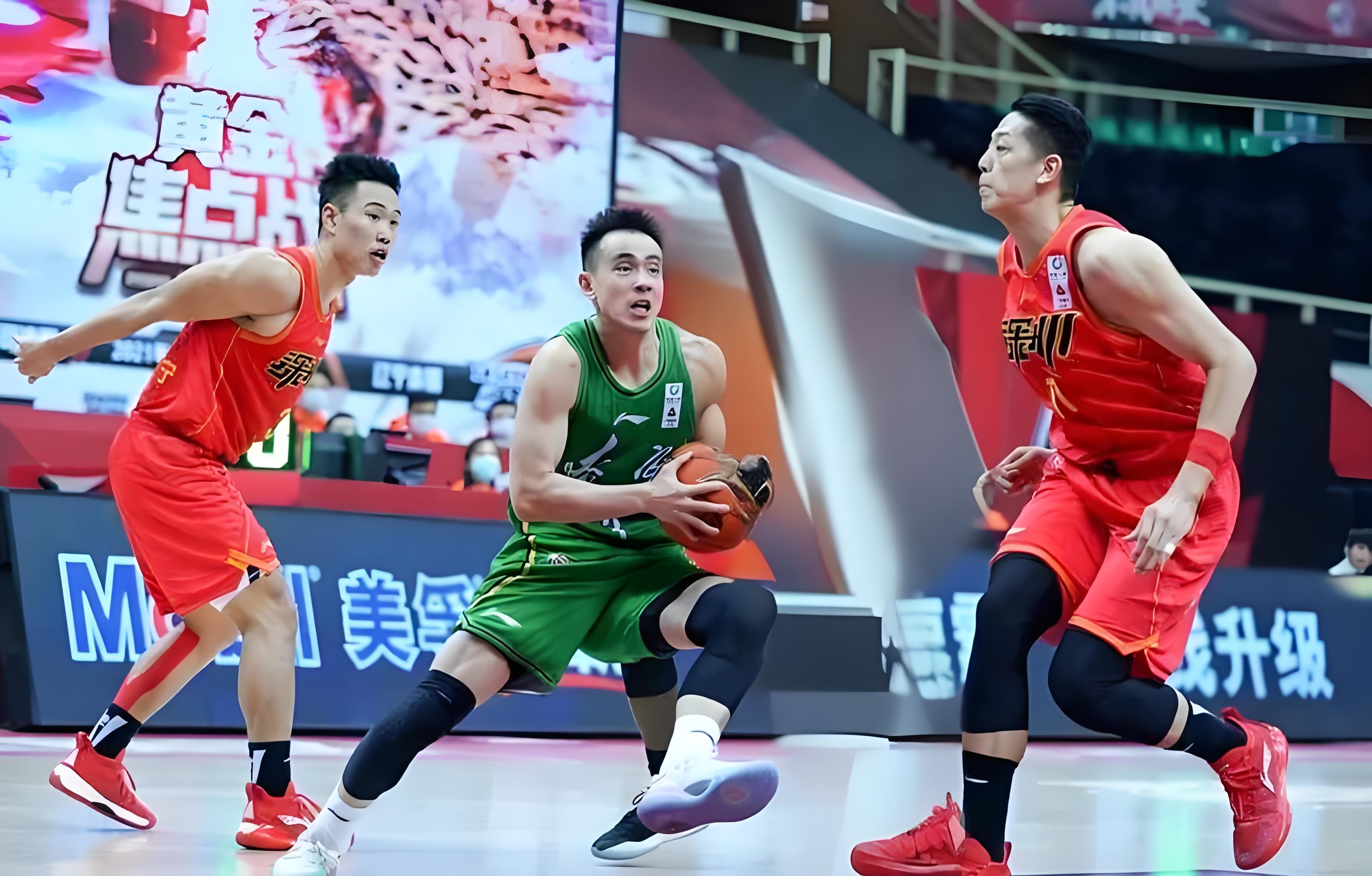 天博官方平台关于深圳男篮发布备战花絮，清晨调整名单，CBA常规赛任务艰巨，球队文化再被提及的信息